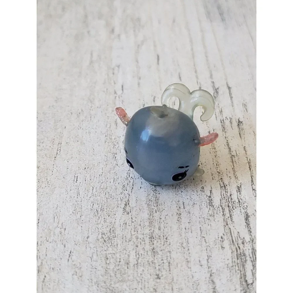 Hatchimals‎ mini glitter Wing blue whale toy figure